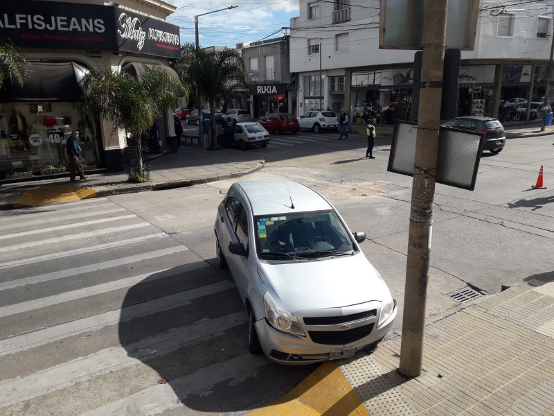 Violento choque en pleno centro: un hombre herido